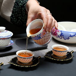 青花玲瓏，茶香滿室 推薦一套值得擁有的青花瓷蜂窩玲瓏茶具套裝